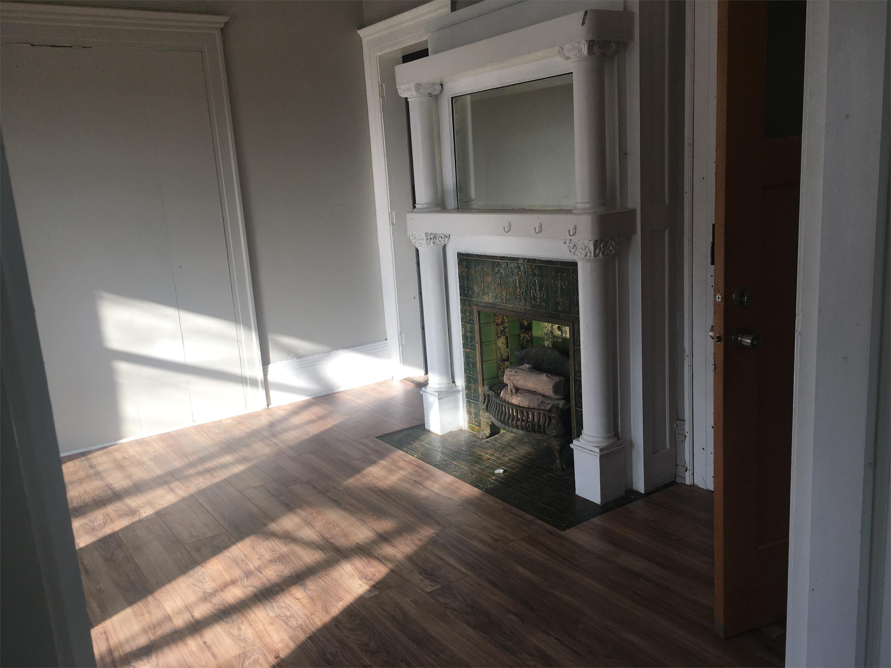 2365 S 7th St - Upper Front